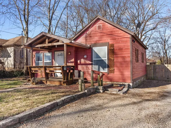 2125 N Travis Avenue, Springfield, MO 65803
