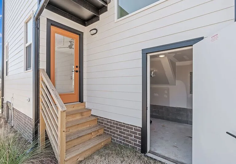1316 E Lenoir St — Photo 33