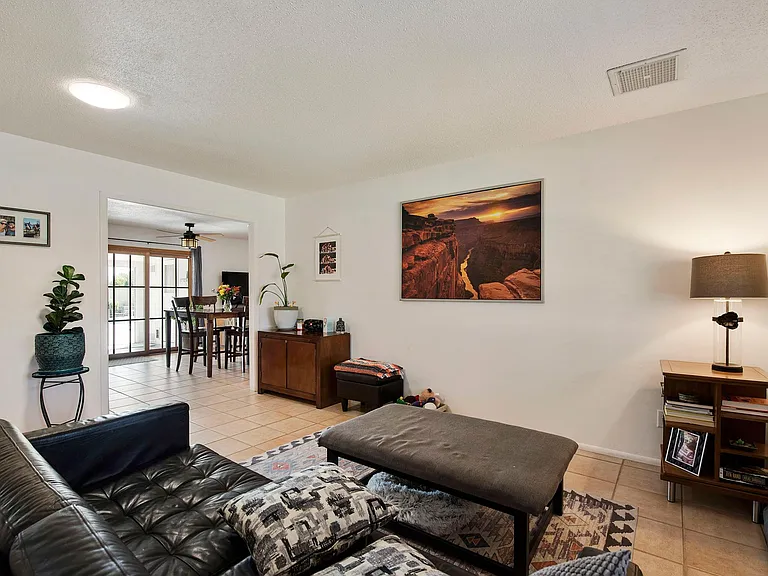 3117 S Jentilly Ln — Photo 11