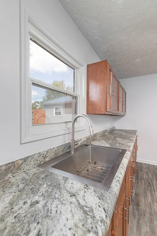3 bed, 1008 sqft, $1,495 — Photo 3