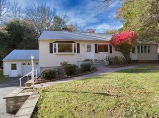 46 Oakridge Rd, North Salem, NY 10560