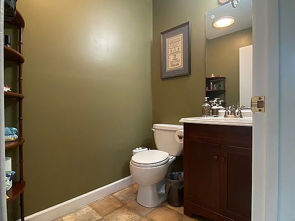 3rd image of 204 Lakeview Estate Townhomes