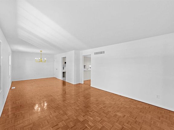 5th image of 236 Cedar Trail Dr