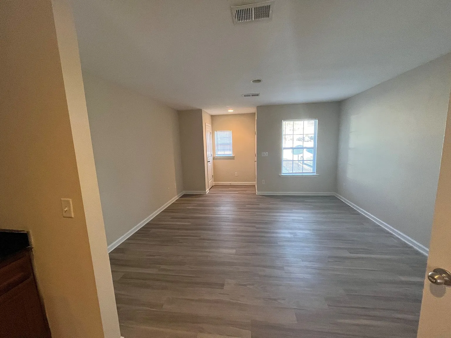 3bd/2.5ba Townhouse in Northeast Columbia — Photo 2