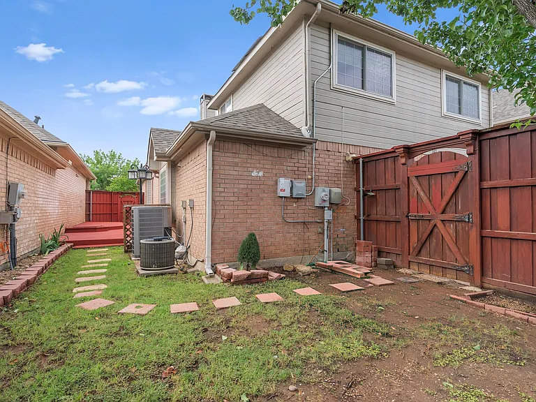 321 Old York Rd — Photo 30