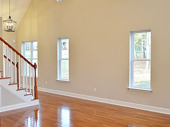 5th image of 530 Holly Belle Dr