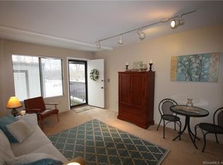 2 Pineview Dr #A, Branford, CT 06405