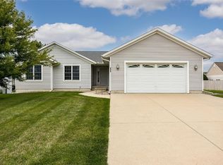 297 18th Ave, Hiawatha, IA 52233
