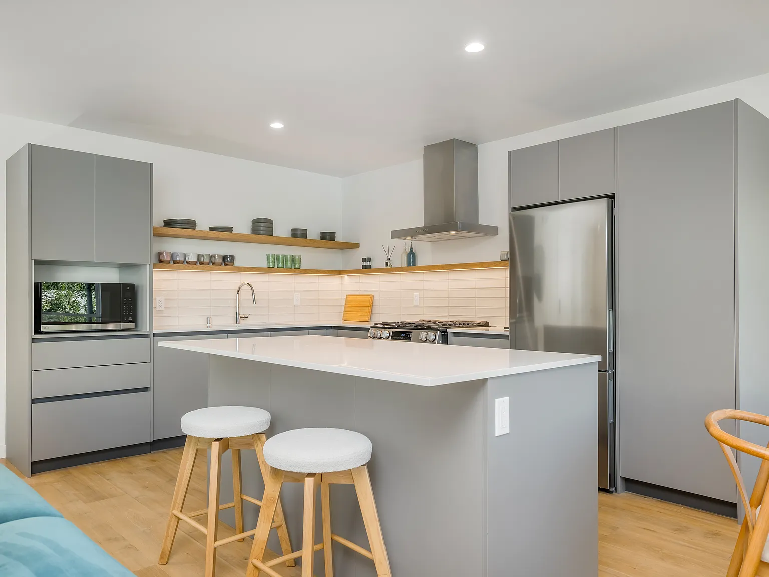 1422 Tamarind Ave — Photo 4