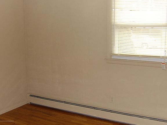 2nd image of 8 Concord Ln