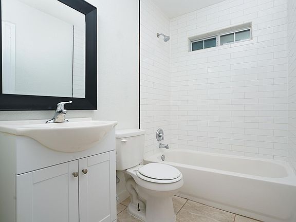 3rd image of 538 Schmeltzer Ln