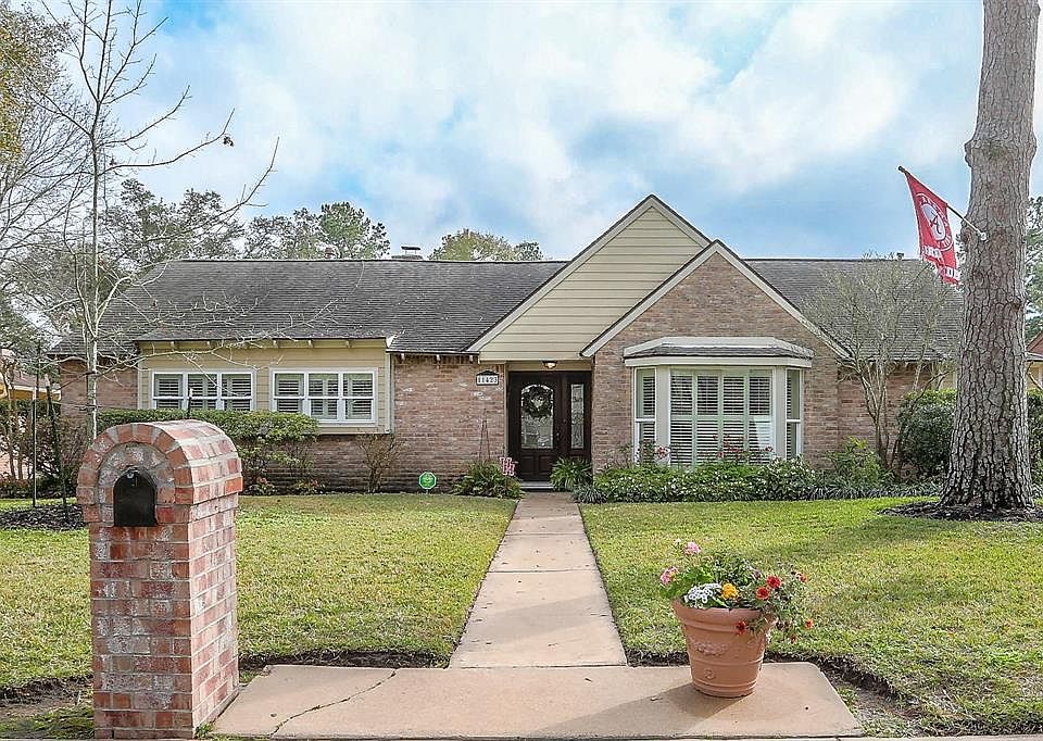 Welcome to 11423 Pecan Creek Drive, in quiet, centrally located Sherwood Oaks!