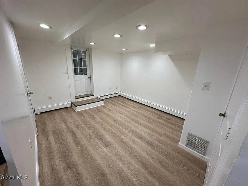 1 bed, 1.0 bath, $1,250 — Photo 3