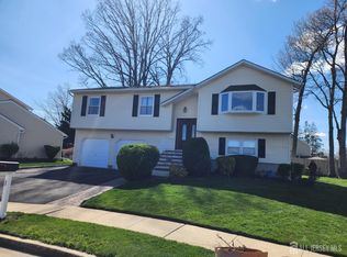 71 Rodak Cir, Edison, NJ