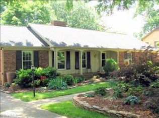 818 Rollingwood Dr, Greensboro, NC 27410