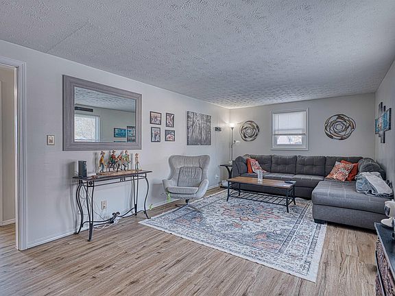 5th image of 326 W Vine St
