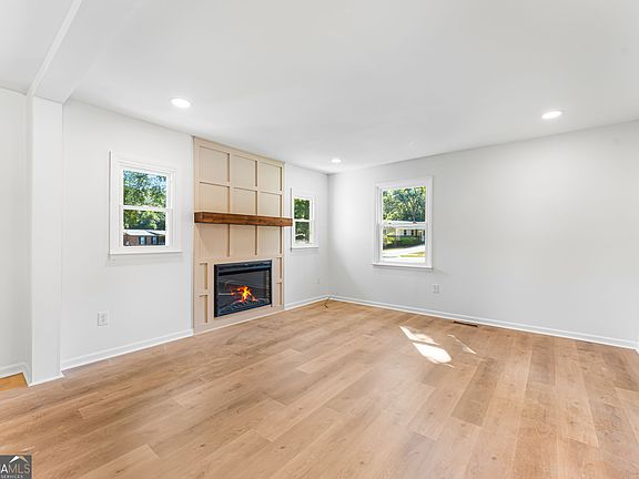 4th image of 205 Bassett St