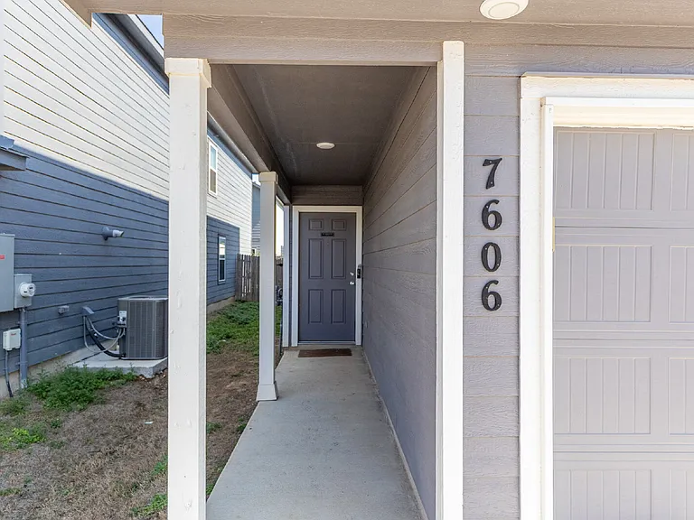 7606 Chancery Gate — Photo 4