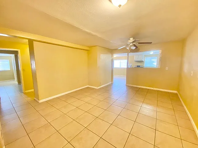 2152 S Maple Ave #B — Photo 3