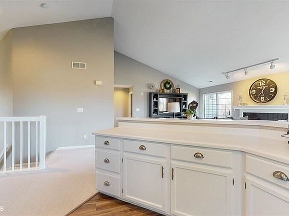 2nd image of 1076 Lakeland Way
