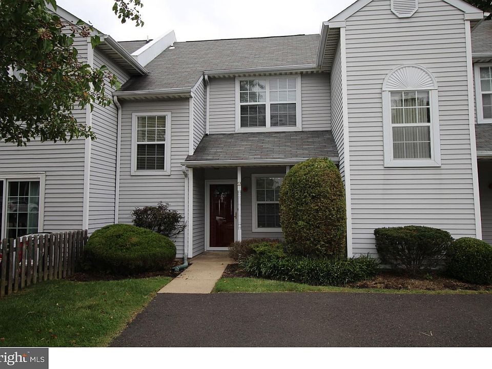 1st image of 63 Eaton Ct #127