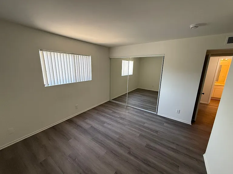 14543 Burbank Blvd — Photo 17