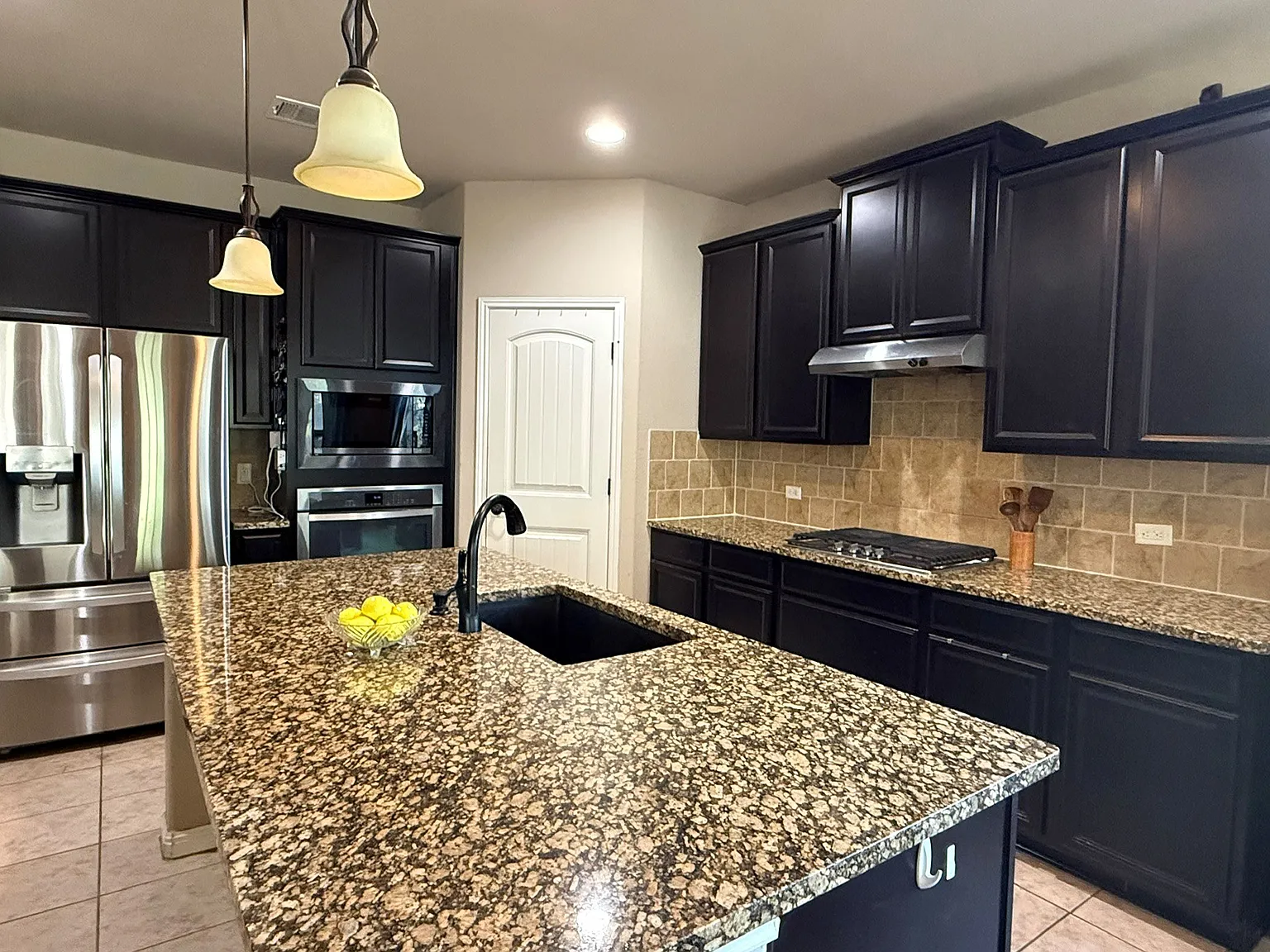 4 bed, 2946 sqft, $3,200 — Photo 3