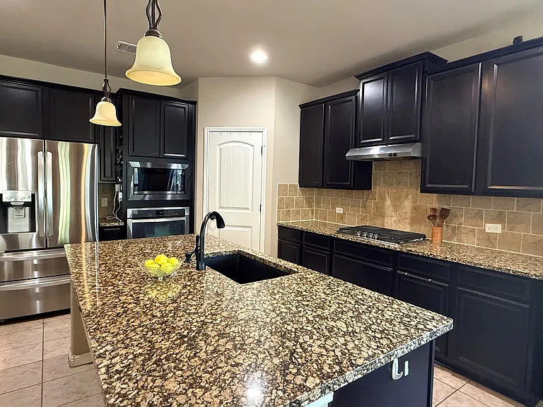 608 Wincliff Dr — Photo 3
