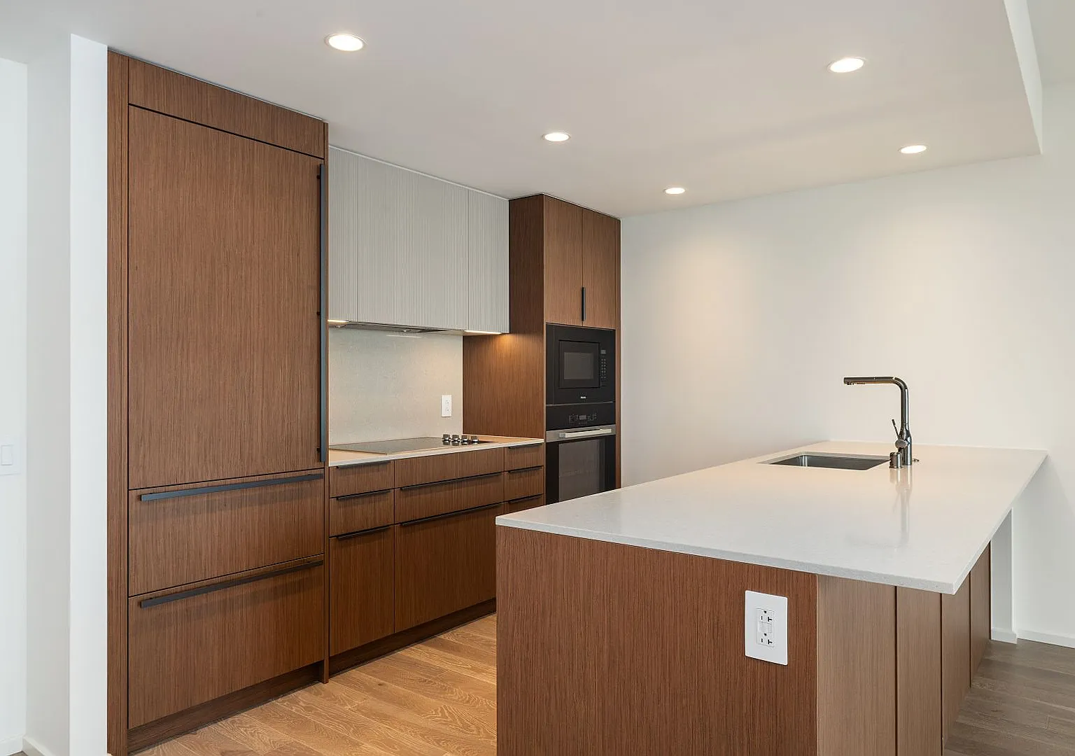Park Ward Village 524 - Spacious 1BR — Photo 1