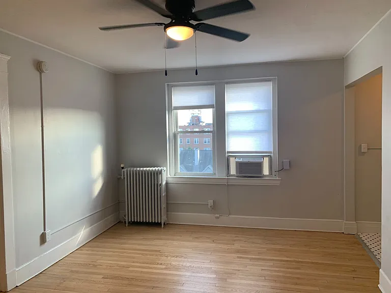 100 Howe Street — Photo 83