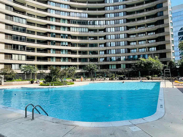 1300 Crystal Dr #704 — Photo 24