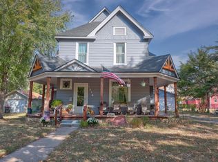 1016 E 8th Ave, Winfield, KS 67156