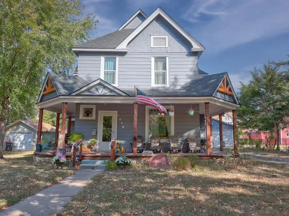 1016 E 8th Ave, Winfield, KS 67156