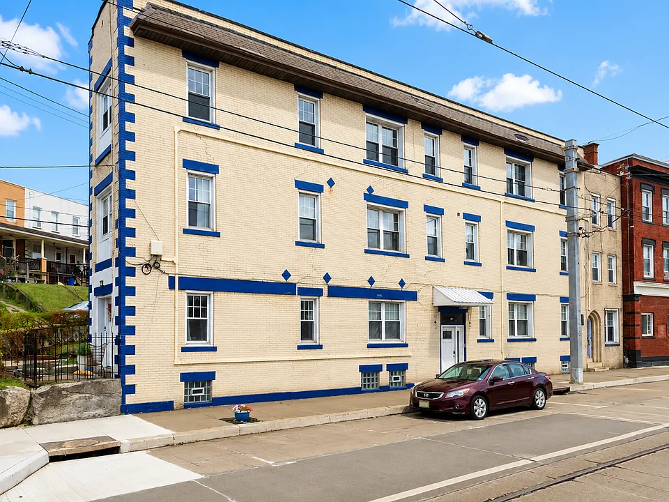 1703 Broadway Ave #203