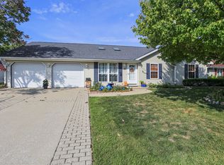 505 Sherwood Dr, Saint Joseph, IL 61873