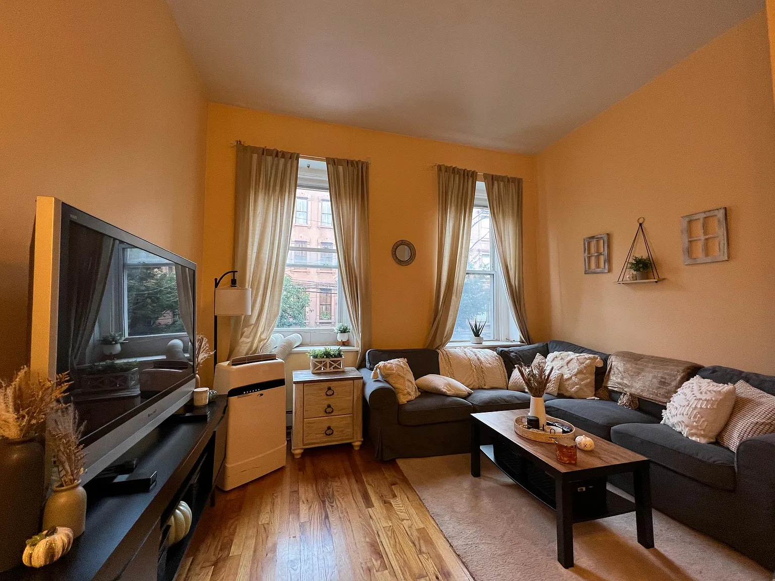 2 bed, 900 sqft, $3,800 — Photo 4