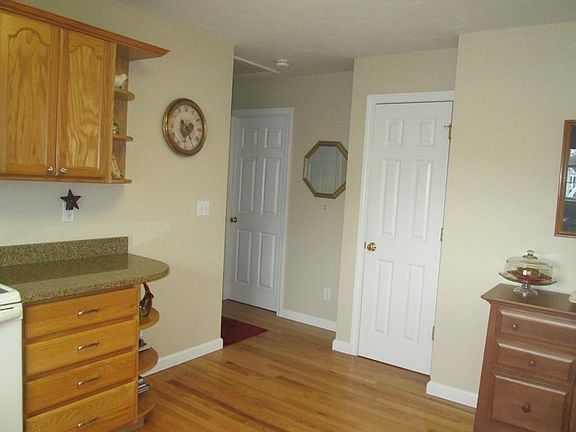 5th image of 11 Daniel Dr #B
