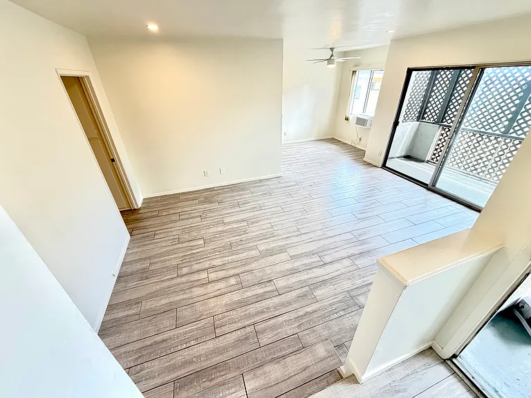 3820 Mentone Ave #6 — Photo 5