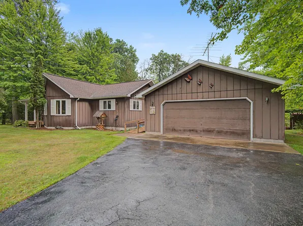 W8860 Haguewood Ln, Crivitz, WI 54114