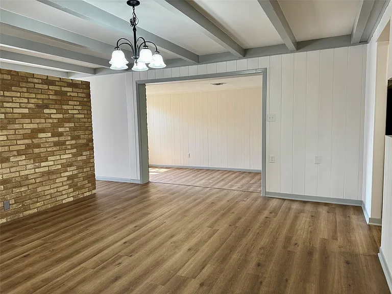 5811 Highland Hills Dr — Photo 11