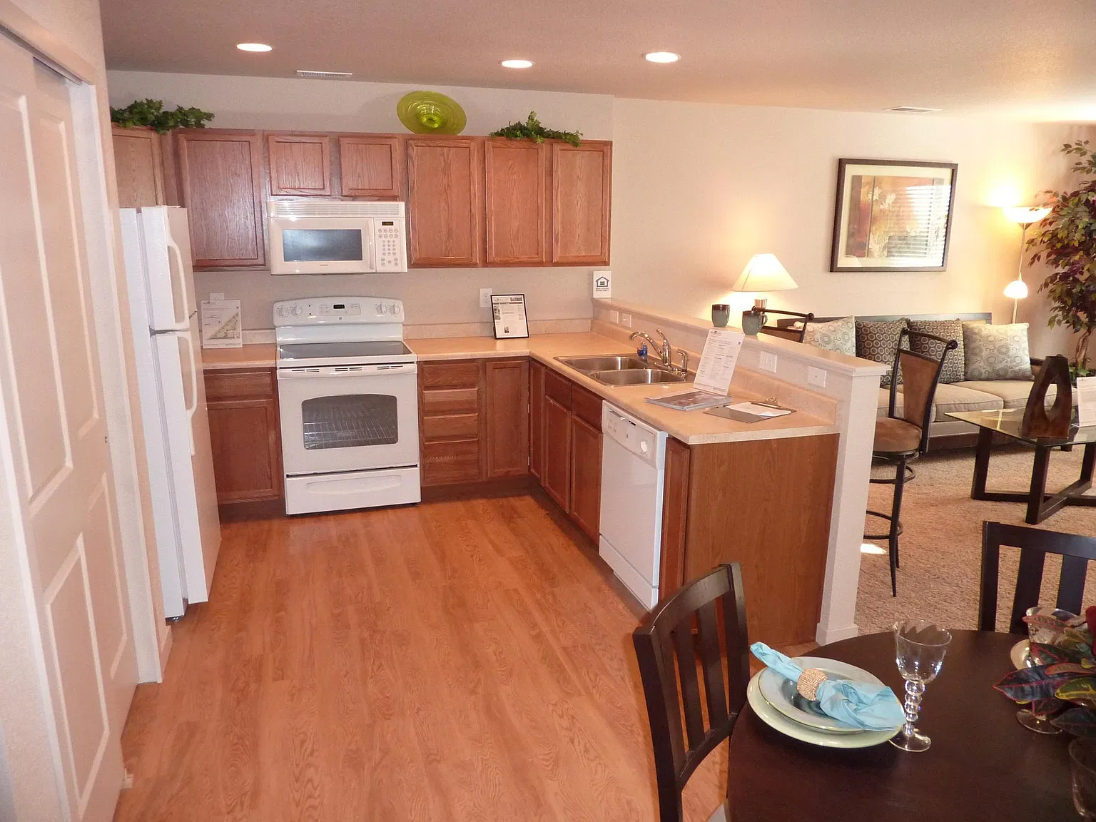 3 bed, 2.5 bath, 1800 sqft, $1,775 — Photo 4