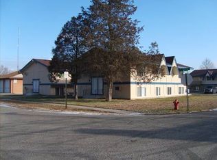 960 5th St APT F, Michigan Center, MI 49254
