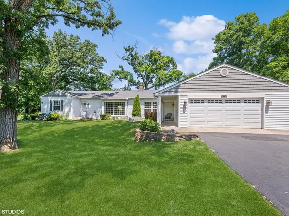 18 Shady Ln, Deer Park, IL 60010