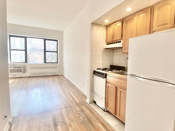 2nd image of 424 W 57th St APT 3B