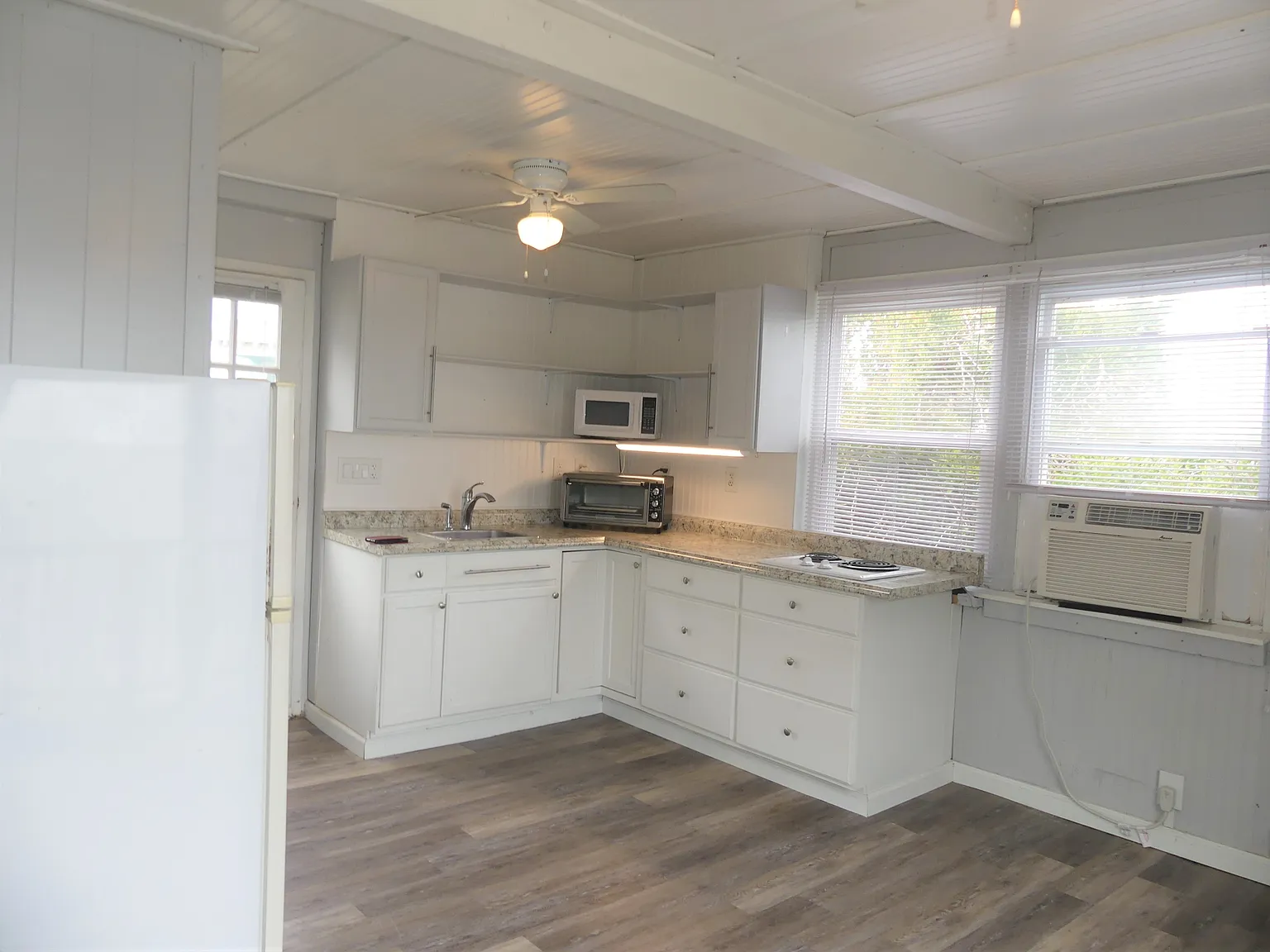 104 Tolers Ln - D — Photo 2