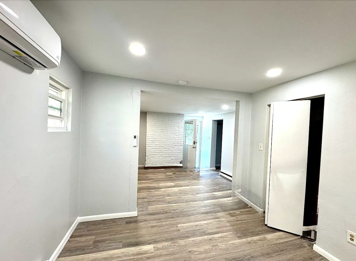 Building Photo - 517 Carothers Ave