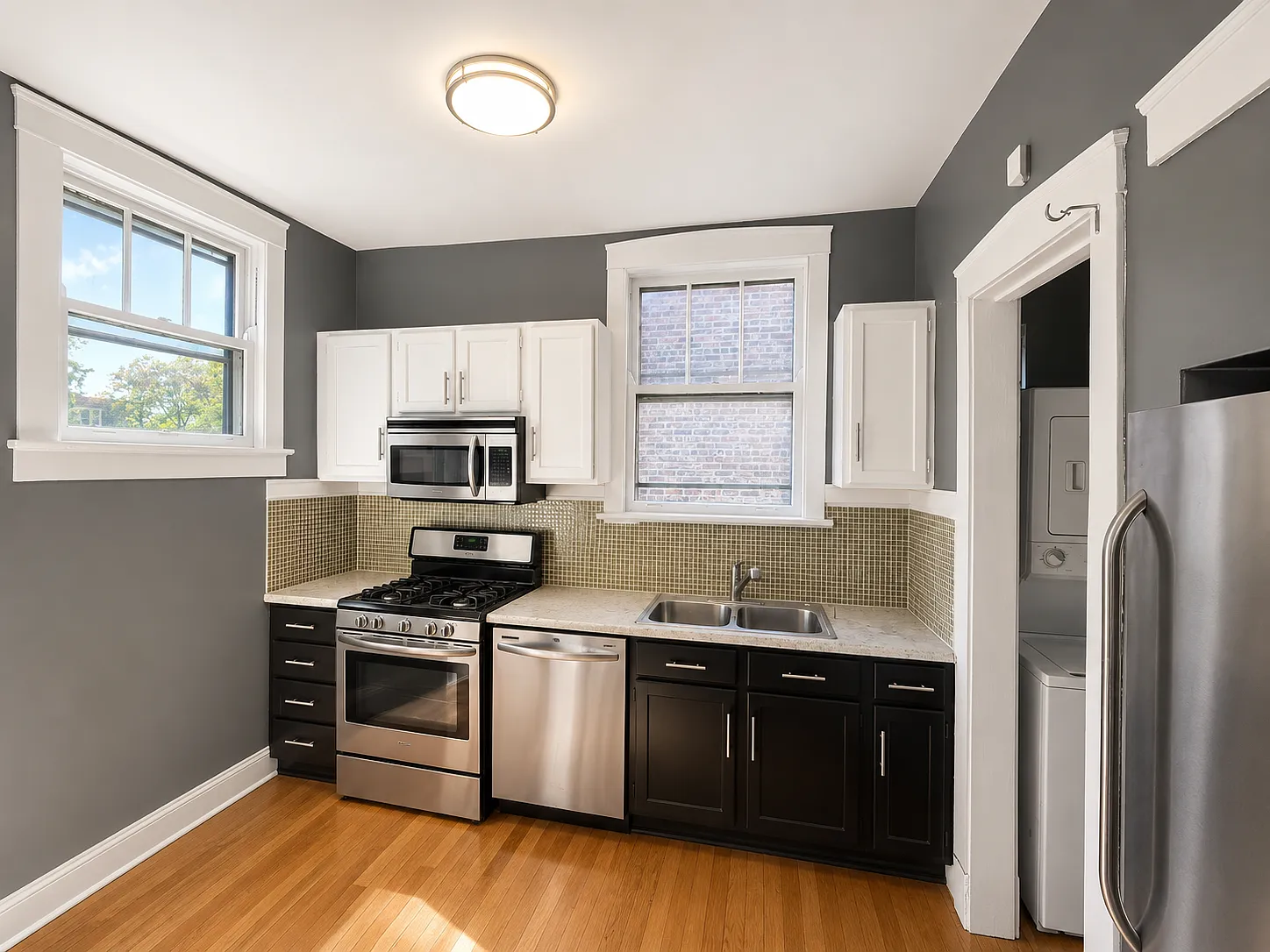 7748 S Saginaw Ave — Photo 3