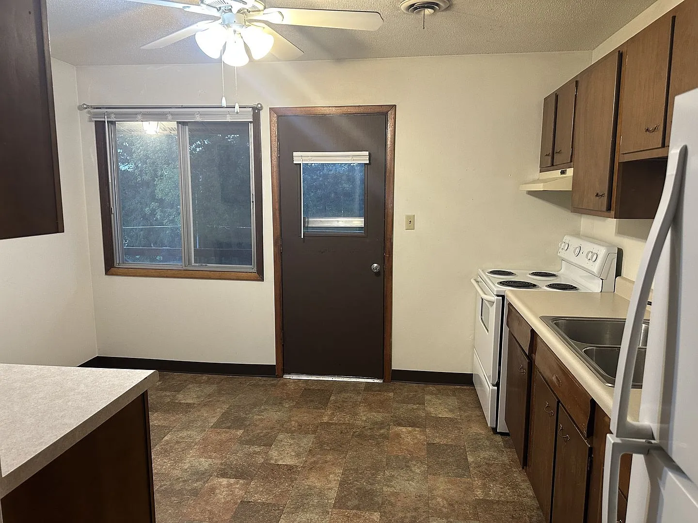 1003 - 1005 Parkway Drive — Photo 4