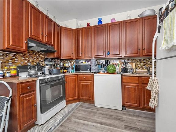 2nd image of 641 Snediker Ave