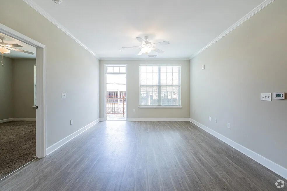 360 Hilliard Apartments — Photo 4